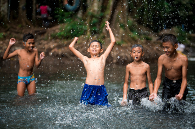 Bunda, si Kecil, anak laki-laki, keseruan punya anak laki-laki, mendidik anak laki-laki, parenting anak laki-laki, kelebihan anak laki-laki, cara merawat anak laki-laki, anak cowok aktif